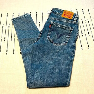 Levi's 535 Super Skinny Crop Denim Jeans.  Studded Back pockets. Size 27